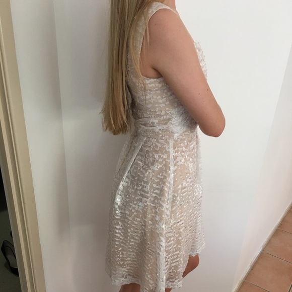 ✨HOST PICK✨ Cue Blush and White Fit and Flare Dress - Picture 4 of 7